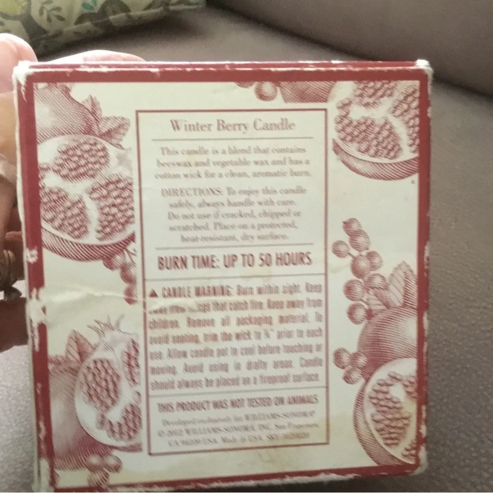 NEW Williams Sonoma 9oz Winter Berry Candle Red Pomegranate & Orange Cassis